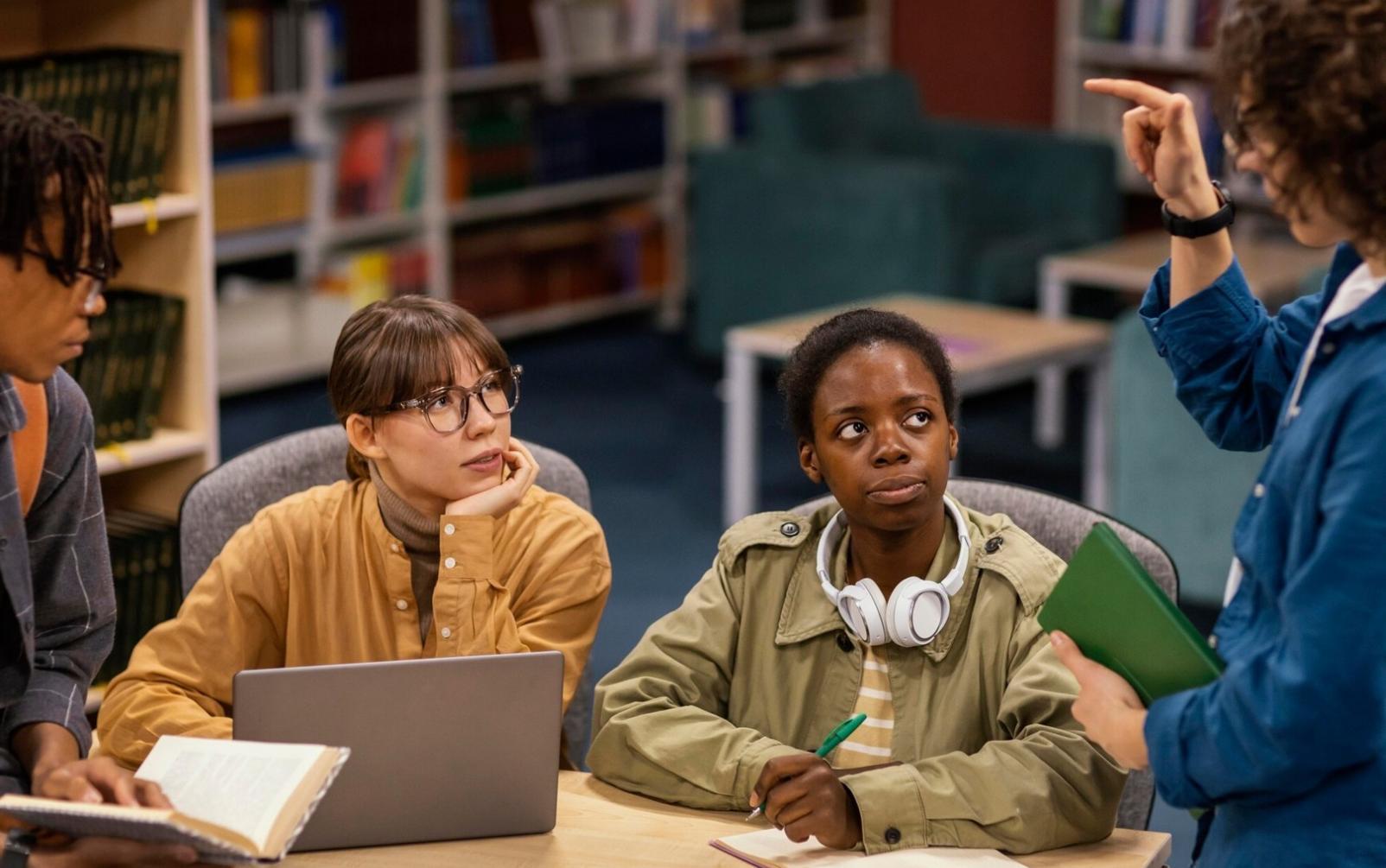 Detaillierte Finanzanalyse mit verschiedenen Kennzahlen